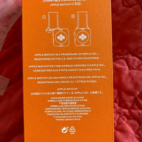 NEW! Tory Burch - T MONO BAND FOR APPLE WATCH®, DARK NAVY/YELLOW LEATHER - Picture 2 of 2